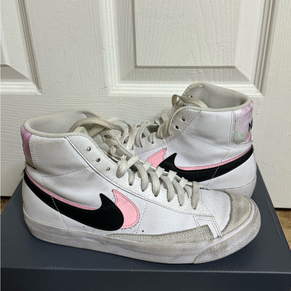 Nike Blazer ‘77 Pink and Black